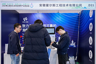 Kaiyun.com团队与客户交流 Kaiyun.com团队与客户交流